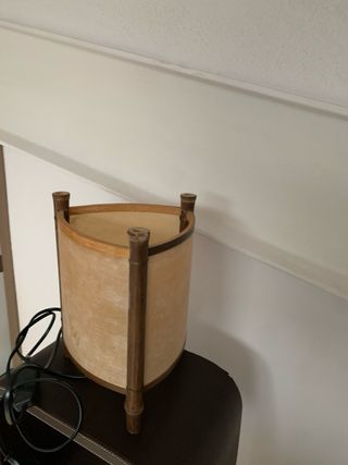 Lamparita de mesa papel y madera