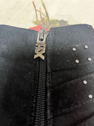 Botines negros mujer con tachuelas y hebillas