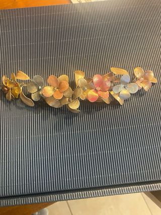 Tocado floral esmaltado multicolor