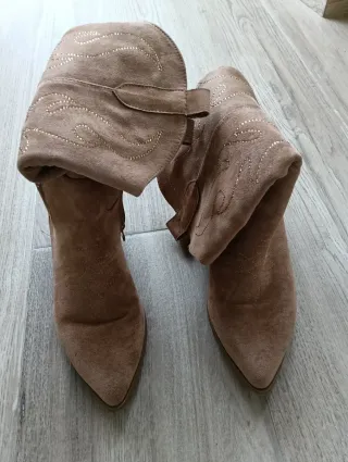 Botas efecto ante con pedrería