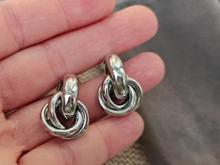 Pendientes aro nudo plateado