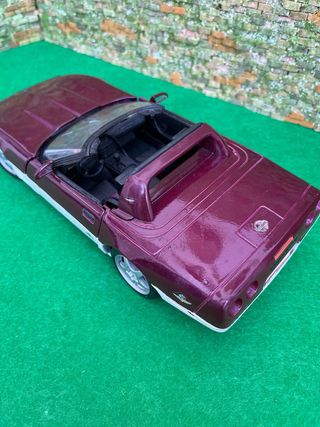 Chevrolet Corvette – Maisto – Escala 1:18