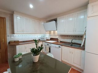 Casa adosada en venta en Hellín