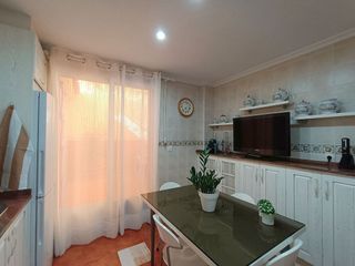 Casa adosada en venta en Hellín