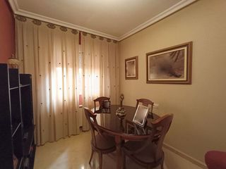 Casa adosada en venta en Hellín