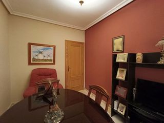 Casa adosada en venta en Hellín