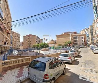 Piso en venta en Parque Victoria Eugenia en Málaga