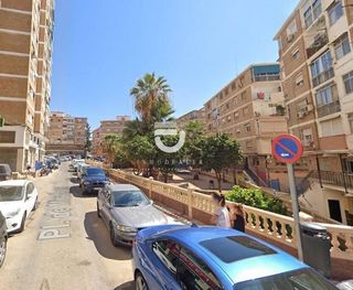 Piso en venta en Parque Victoria Eugenia en Málaga