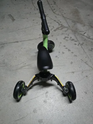 Triciclo infantil verde