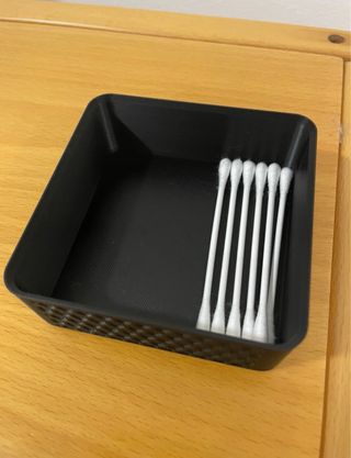 Caixa para cotonetes com tampa. Nunca usada.