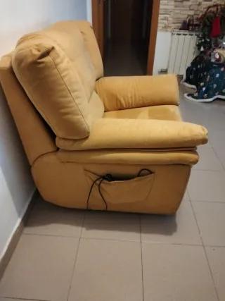 Sofá individual reclinable amarillo