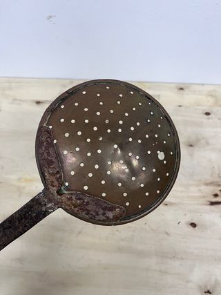 Antico mestolo in rame