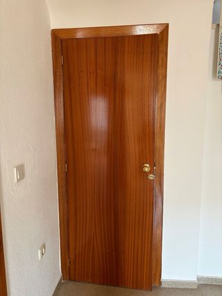 7 Puerta de madera interior