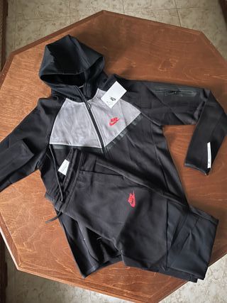 Conjunto Nike Tech Negro y Gris