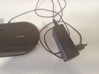 Cargador Mophie iPhone y Apple Watch.