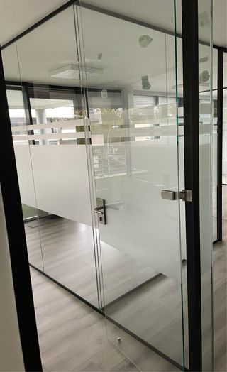 Mamparas de vidrio para 7 oficinas