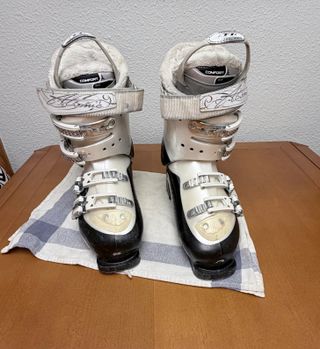 Conjunto Ski: Botas, Bastones y Casco