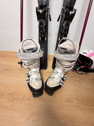 Conjunto Ski: Botas, Bastones y Casco