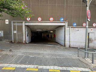 Garaje en venta en Artigas - Llefià en Badalona