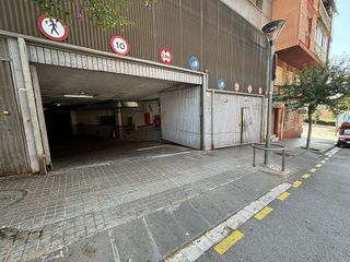 Garaje en venta en Artigas - Llefià en Badalona