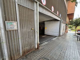 Garaje en venta en Artigas - Llefià en Badalona