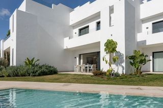 Casa adosada en alquiler en Los Naranjos - Las Brisas en Marbella