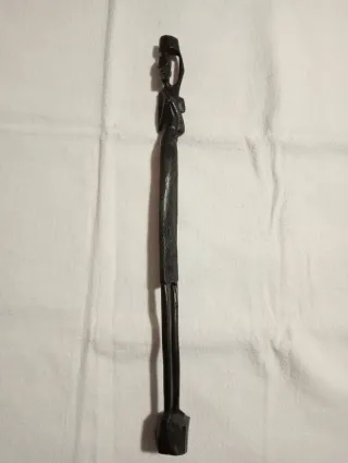 Statuetta in legno Kenya donna con secchio