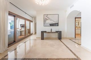 Chalet en alquiler en Nueva Andalucía centro en Marbella