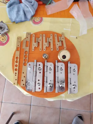 Lote Bisagras, Mirilla y Accesorios