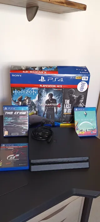 PS4 Slim Nera + 3 Giochi + controller