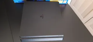 PS4 Slim Nera + 3 Giochi + controller