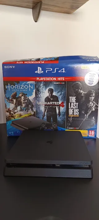 PS4 Slim Nera + 3 Giochi + controller