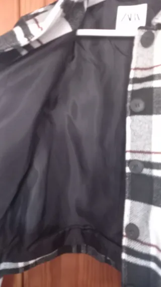 Jaqueta Zara xadrez branca e preta T. S