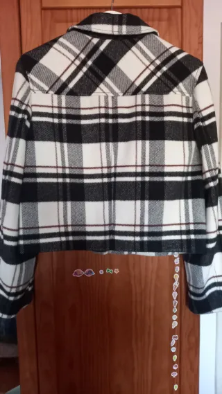 Jaqueta Zara xadrez branca e preta T. S