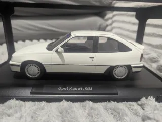 Maqueta Opel Kadett GSi 1/18 Norev Blanco