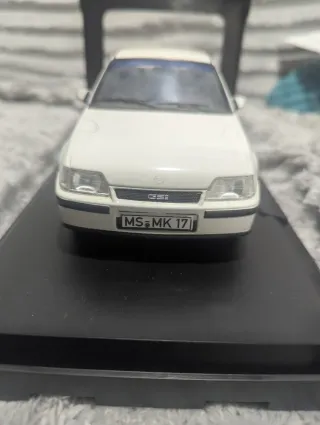 Maqueta Opel Kadett GSi 1/18 Norev Blanco