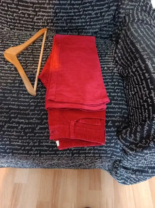 Pantalón pana rojo