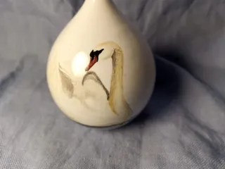 Piccolo vaso porcellana con cigno dipinto