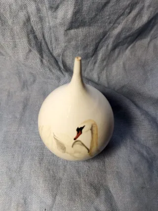 Piccolo vaso porcellana con cigno dipinto