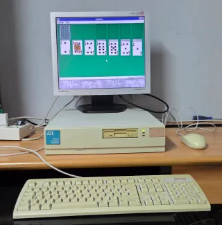 Vecchio computer ICL CL486/25 Windows 3.0
