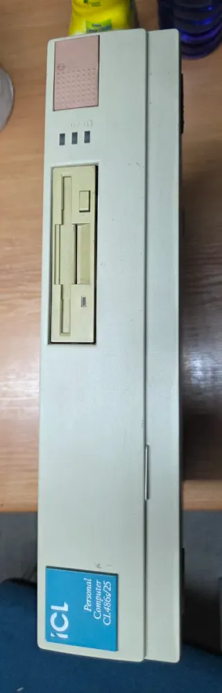 Vecchio computer ICL CL486/25 Windows 3.0