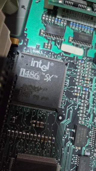 Vecchio computer ICL CL486/25 Windows 3.0