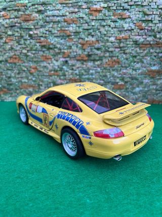 Porsche 911 Carrera (1997) – Bburago – Escala 1:18