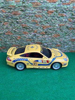 Porsche 911 Carrera (1997) – Bburago – Escala 1:18