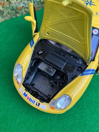 Porsche 911 Carrera (1997) – Bburago – Escala 1:18