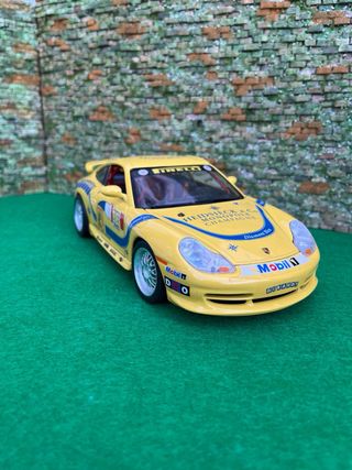 Porsche 911 Carrera (1997) – Bburago – Escala 1:18