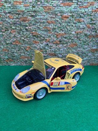 Porsche 911 Carrera (1997) – Bburago – Escala 1:18
