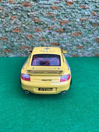 Porsche 911 Carrera (1997) – Bburago – Escala 1:18