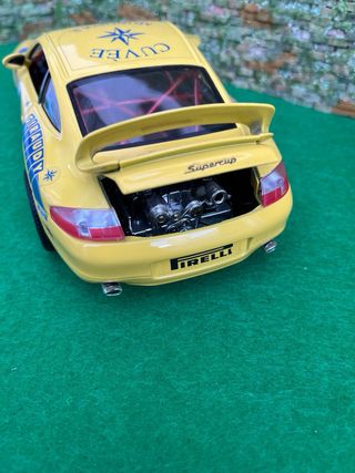Porsche 911 Carrera (1997) – Bburago – Escala 1:18