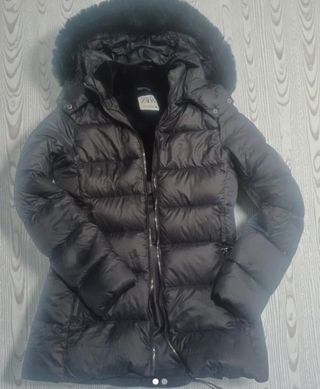 Abrigo negro de plumas capucha pelo impermeable